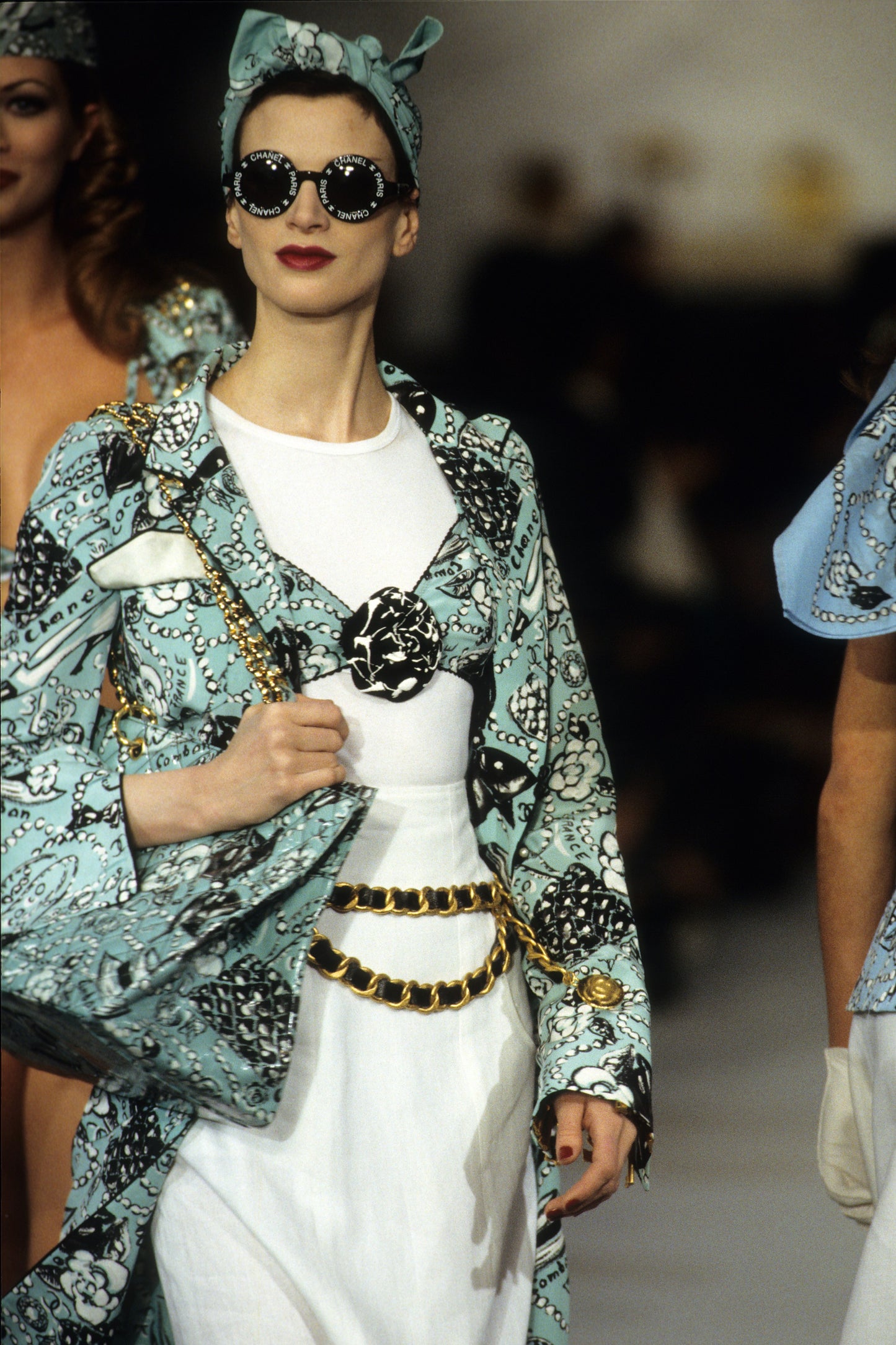 CHANEL black circle 01944 - 1993