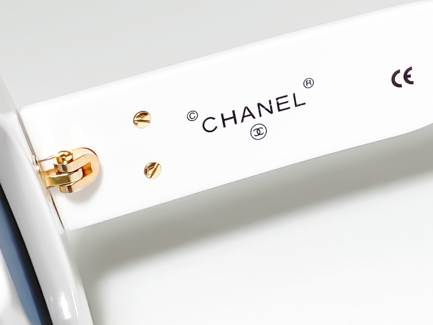 CHANEL white oval - 1993