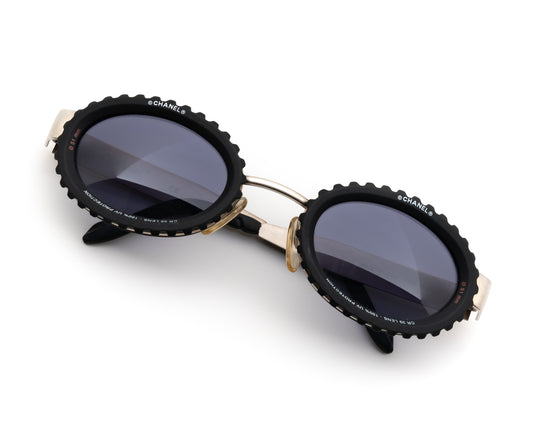 Vintage 1990s Chanel camera lens sunglasses. Made in Italy
OddFrames. migos quavo
10506 90405