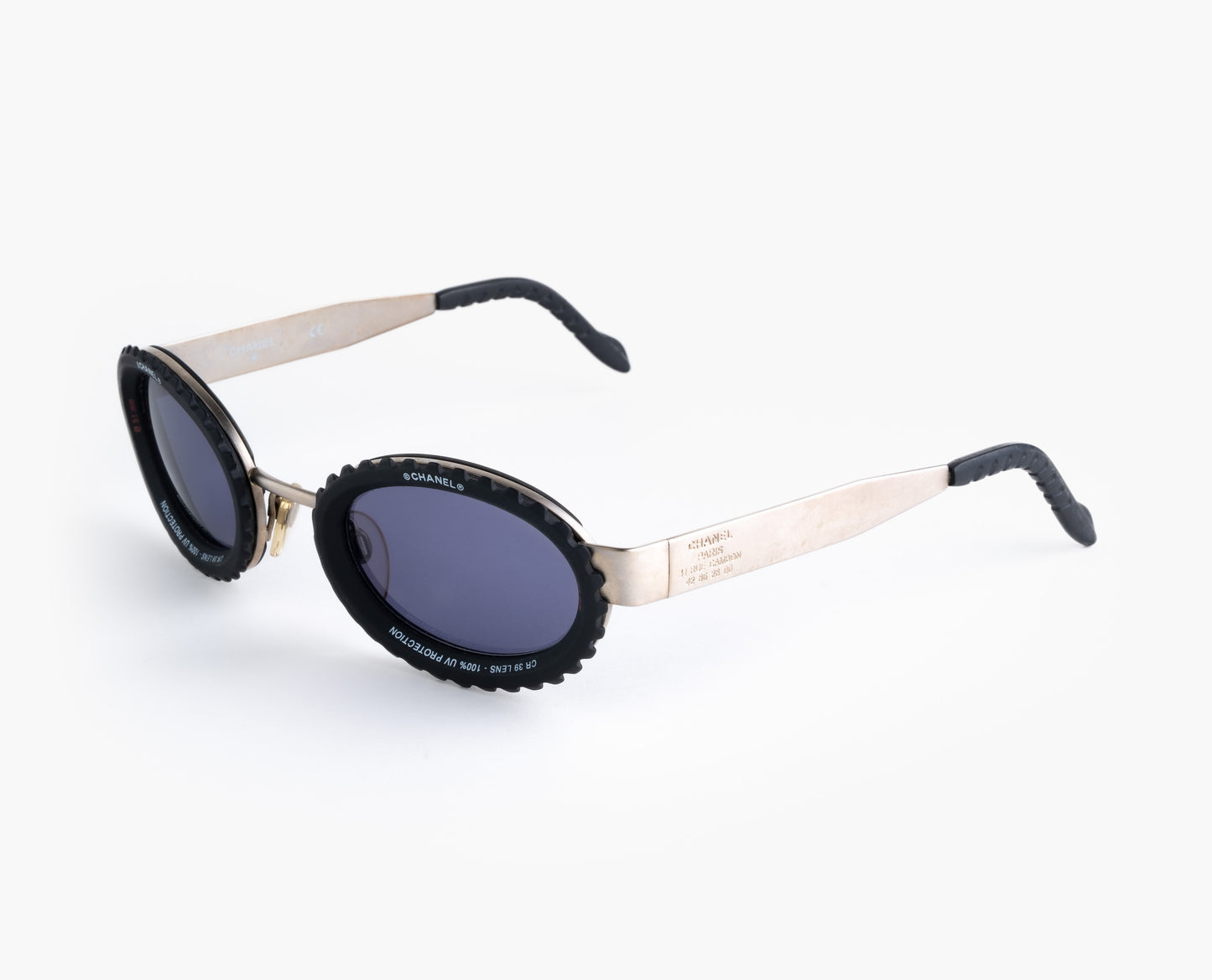 Vintage 1990s Chanel camera lens sunglasses. Made in Italy. OddFrames.
10506 90405