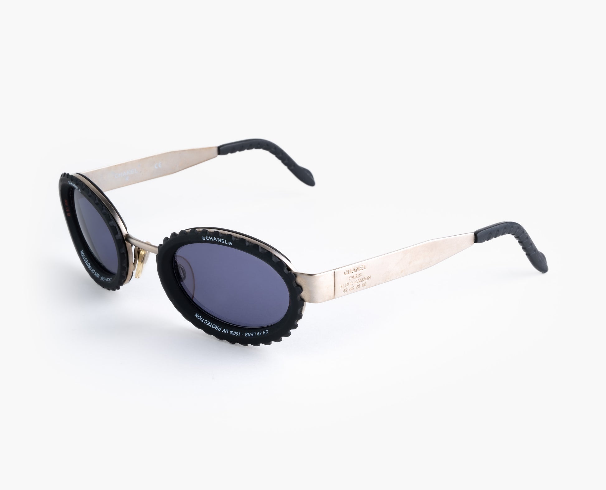 Vintage 1990s Chanel camera lens sunglasses. Made in Italy. OddFrames.
10506 90405