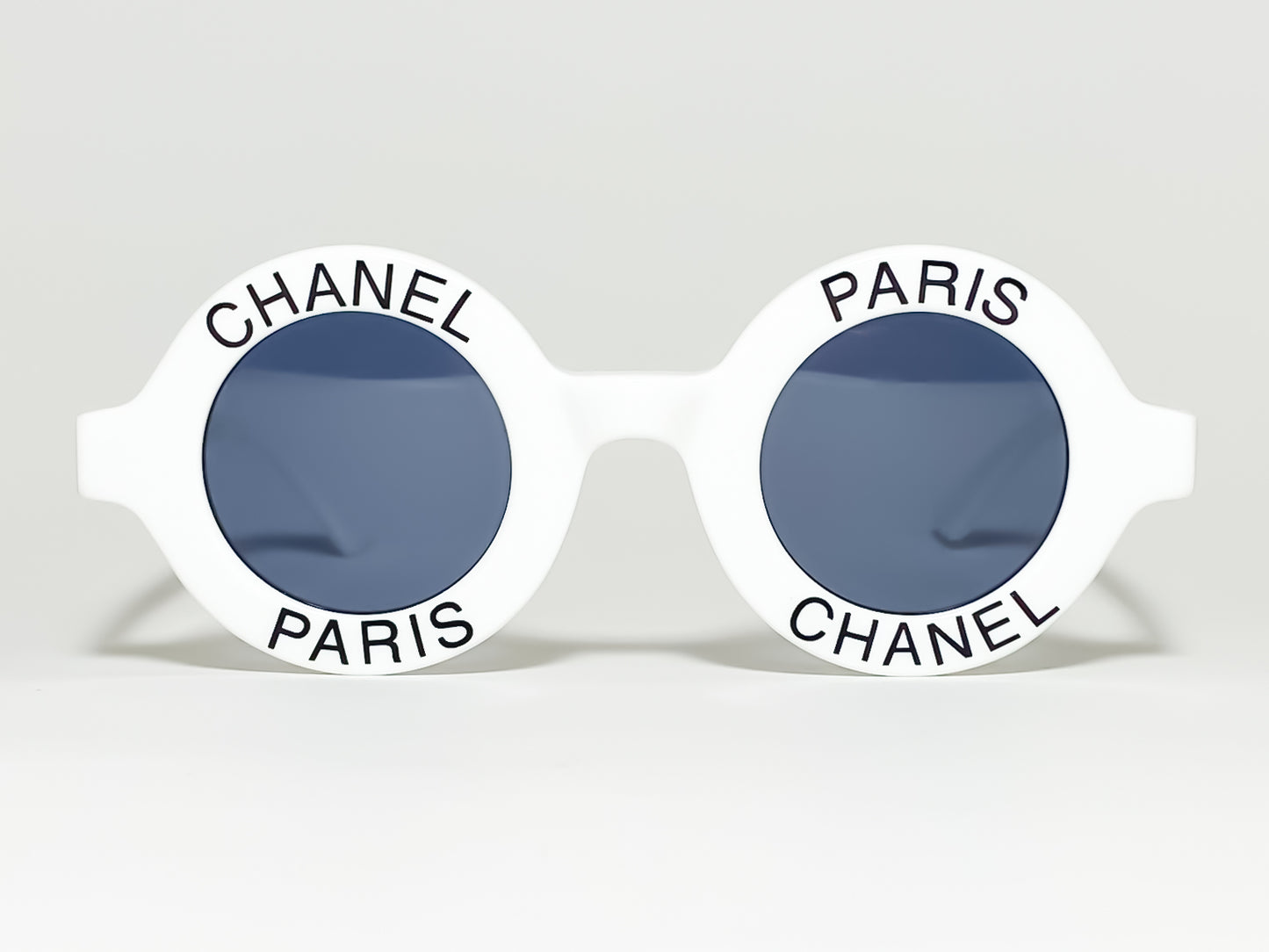 CHANEL white circle 01945